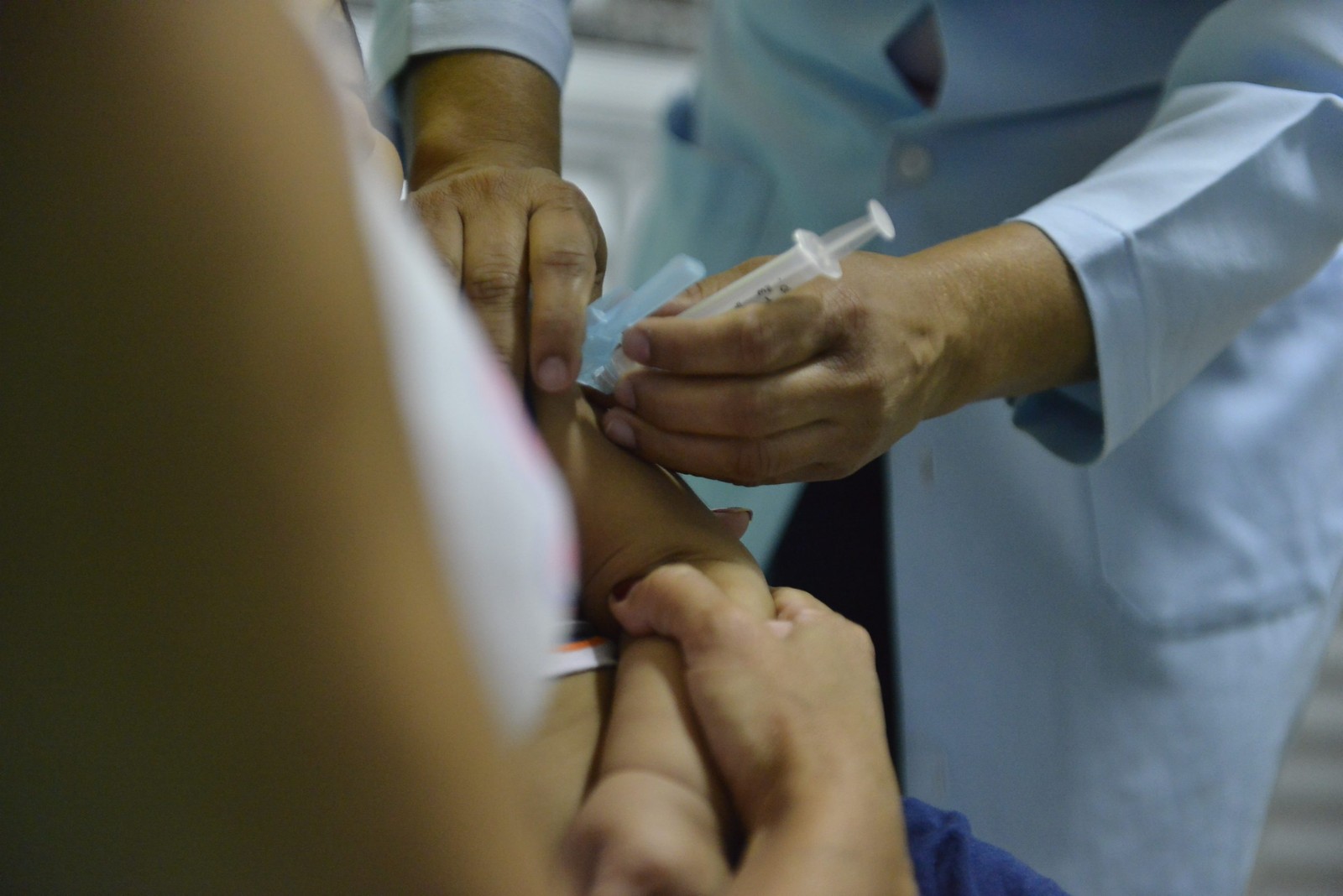 Vacina do SUS contra o sarampo pode ser aplicada em adultos e crianças; entenda